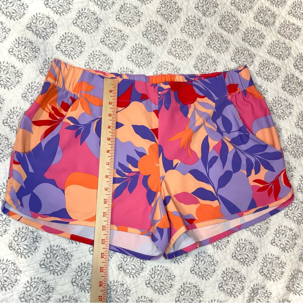 Columbia Pleasant Creek Colorful Floral Women's Athletic Shorts like new, Large - Picture 3 of 9